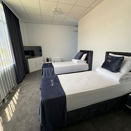 Hotel Daly Ploieşti Esterno foto