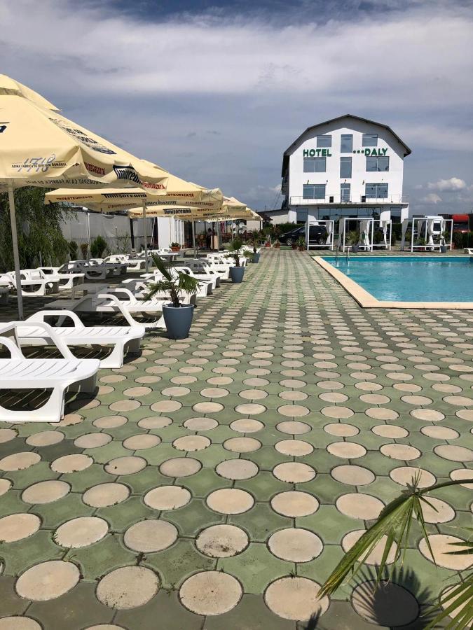 Hotel Daly Ploieşti Esterno foto