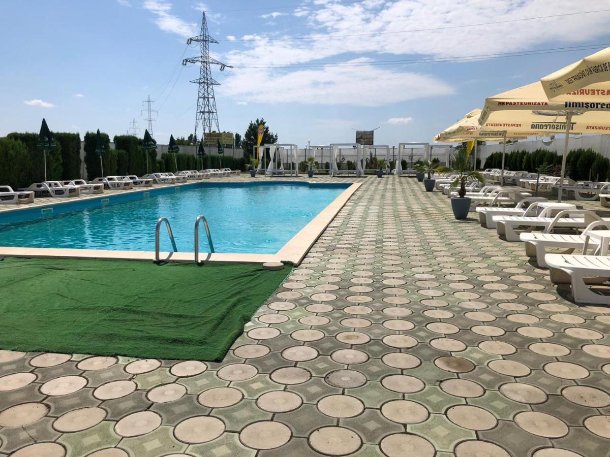 Hotel Daly Ploieşti Esterno foto