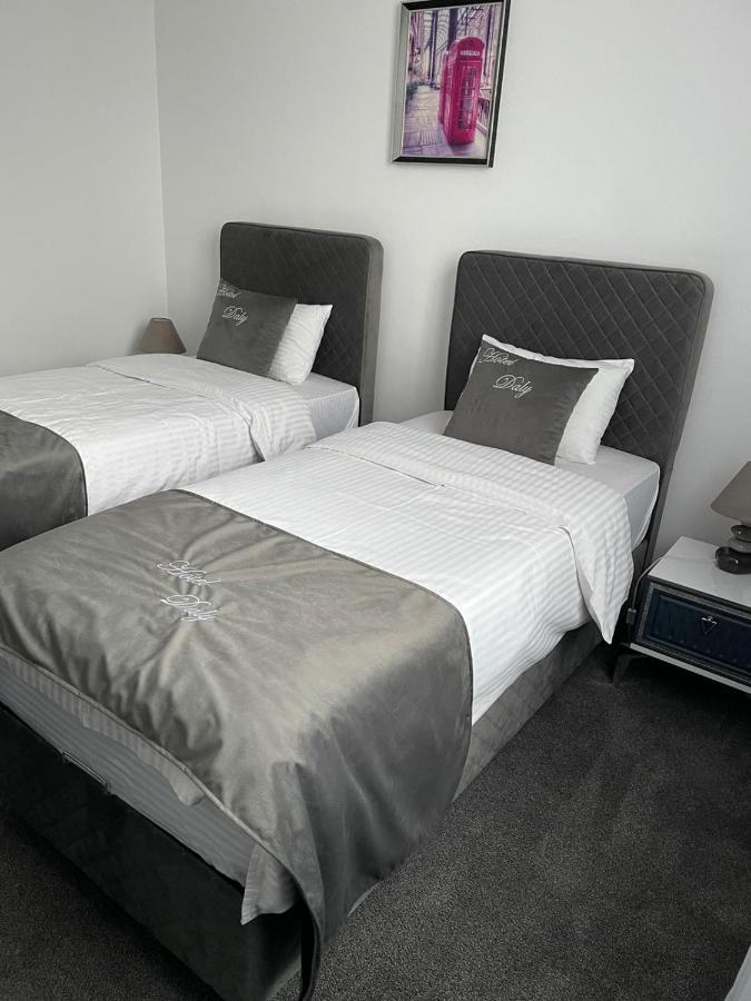 Hotel Daly Ploieşti Esterno foto