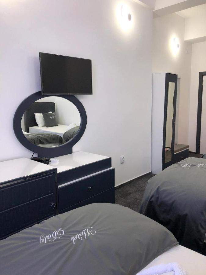 Hotel Daly Ploieşti Esterno foto