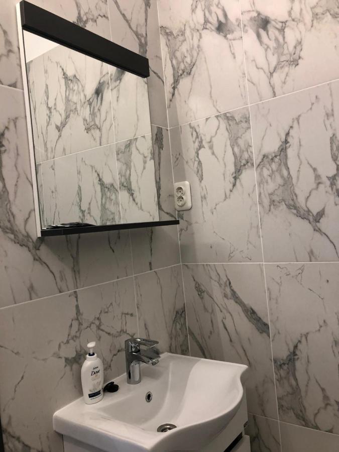 Hotel Daly Ploieşti Esterno foto