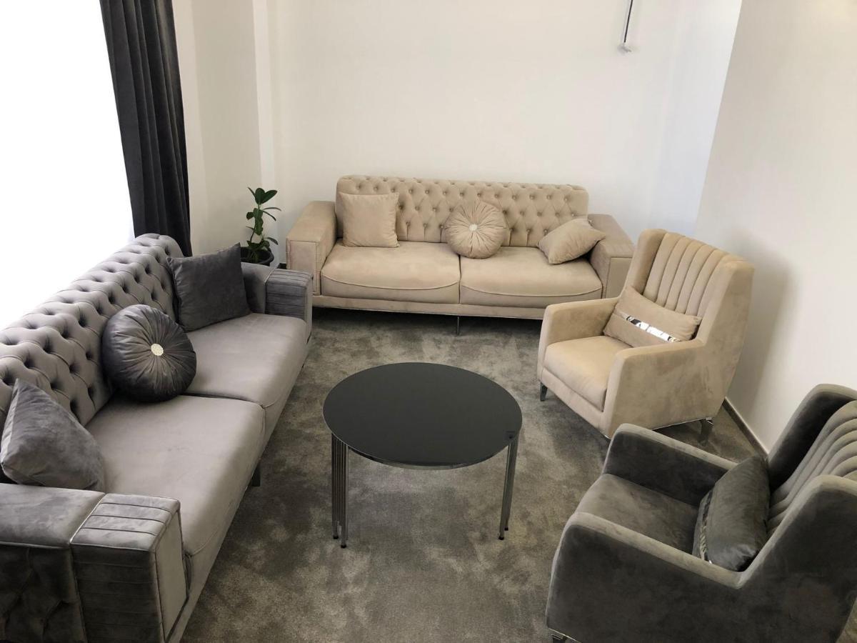 Hotel Daly Ploieşti Esterno foto