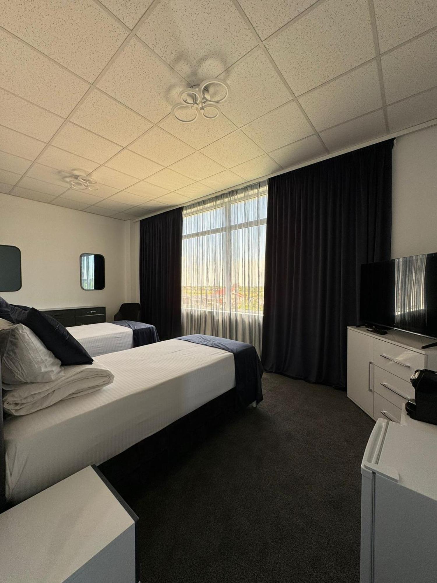 Hotel Daly Ploieşti Esterno foto