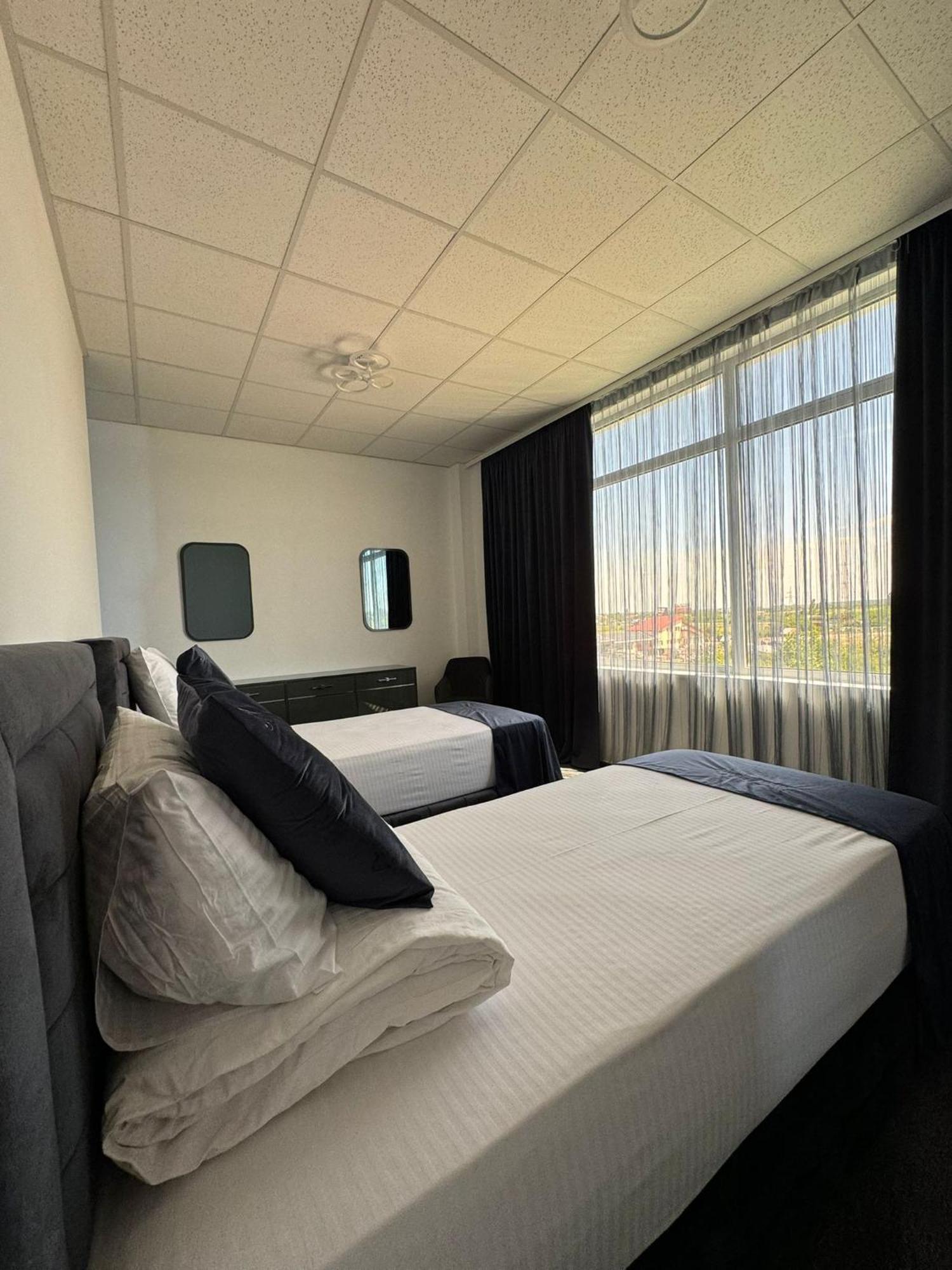 Hotel Daly Ploieşti Esterno foto