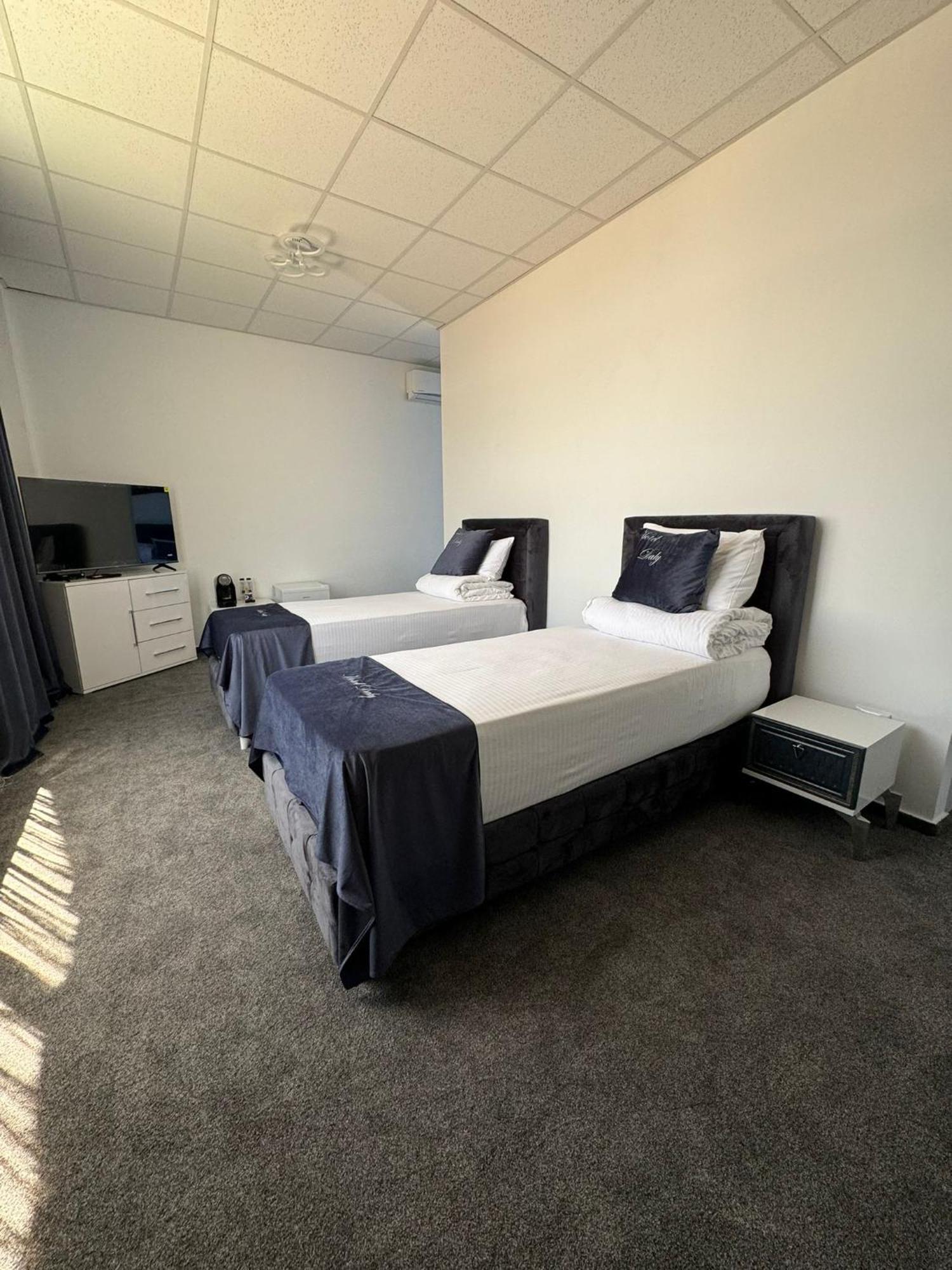 Hotel Daly Ploieşti Esterno foto